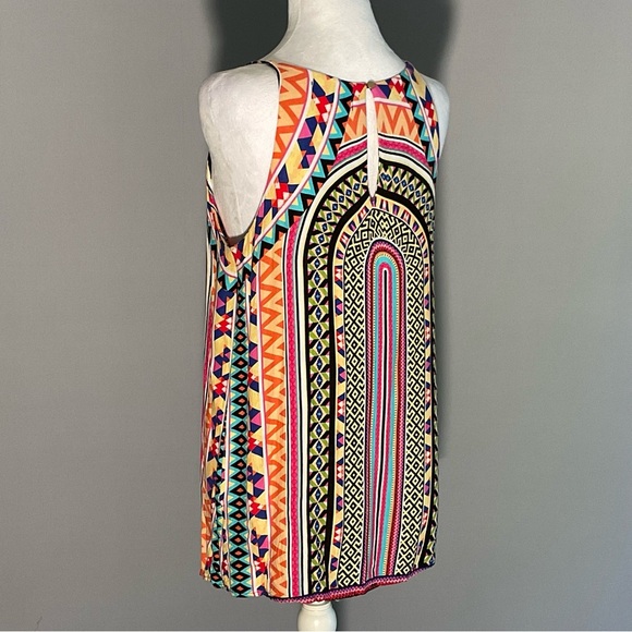 Colorful Groovy Small Geometric Patterned Sleeveless Blouse - Picture 10 of 12
